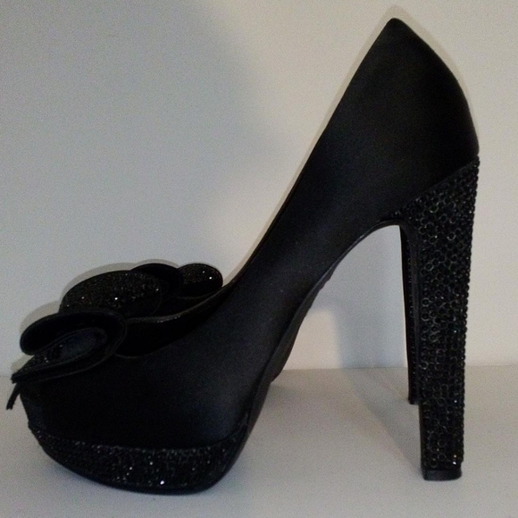 VINCE CAMUTO 7 BLACK SATIN & SPARKLY RHINESTONES PLATFORM HEELS w BOW cocktail - Picture 3 of 11